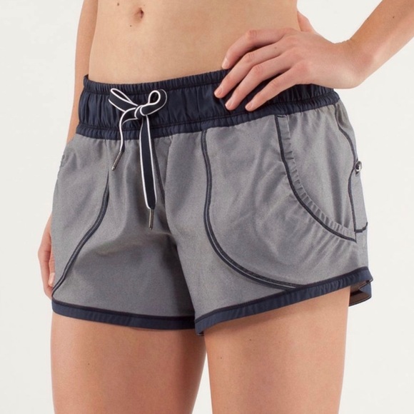 lululemon navy lounge Work It Out short, size 4 - Picture 4 of 7